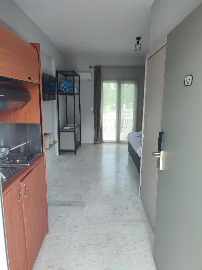 Hotel Paraktio Nea Kallikrateia Екстер'єр фото