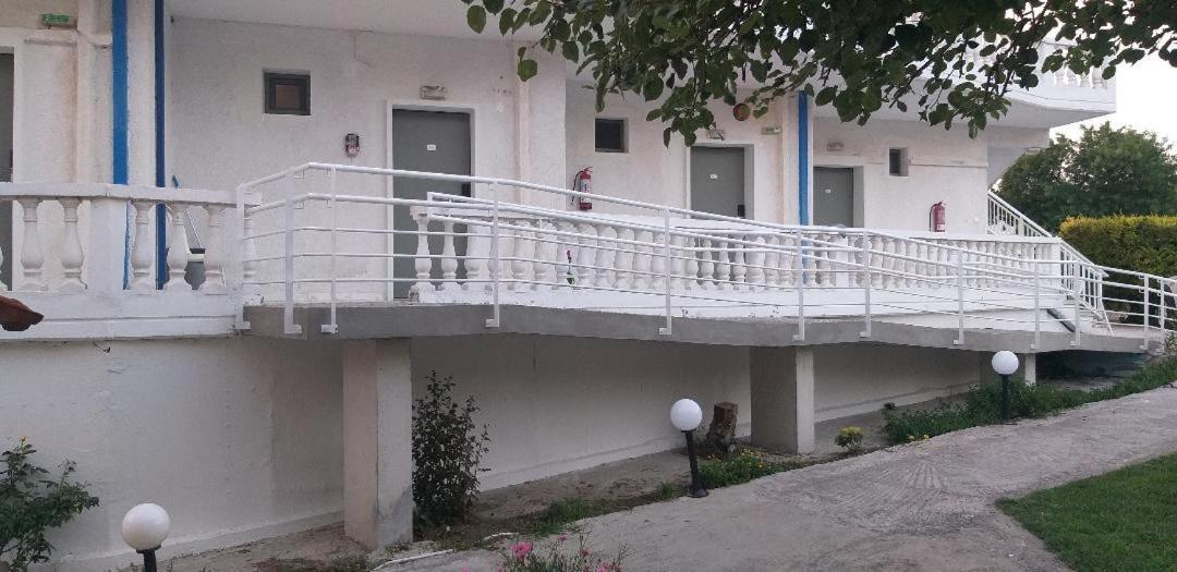 Hotel Paraktio Nea Kallikrateia Екстер'єр фото